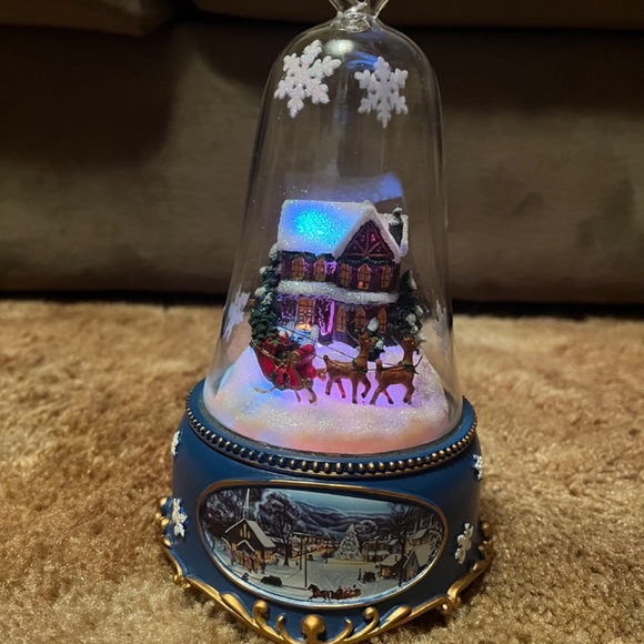 Musical Christmas Decor - Picture 4 of 9